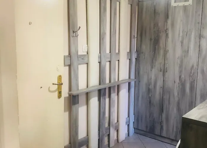 公寓 Your Own Flat *